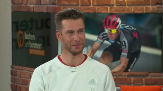 Der Radrennfahrer Robert Kluge im Studio von buten un binnen.