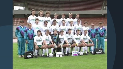 Die Fußballmannschaft von Werder Bremen beim Fototermin im Jahre 1990. 