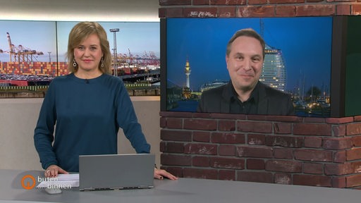 Moderatorin Kirsten Rademacher und buten un binnen Reporter Dirk Bliedtner zugeschaltet im Studio.