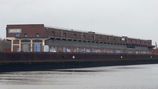 Blick auf den Schuppen 6 im Europahafen