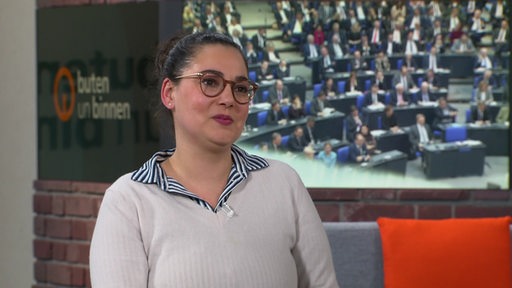 Die Politikwissenschaftlerin Sophia Hugner im Studio von buten un binnen