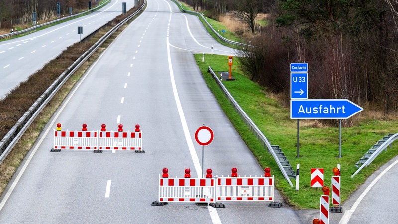 Die A27 ist für den Verkehr gesperrt.