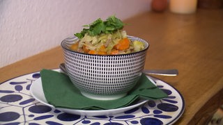 Der Bremer Teller mit Spitzkohlsuppe.