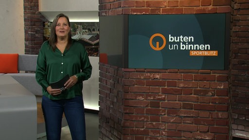 Die Sportblitzmoderatorin Pascale Ciesla im Studio von buten un binnen