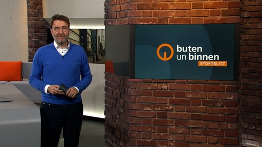 Sportblitz Moderatorin Jan Dirk Bruns im buten un binnen Studio. 