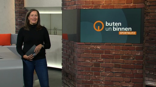 Die Moderatorin Pascale Ciesla im Studio von buten un binnen.