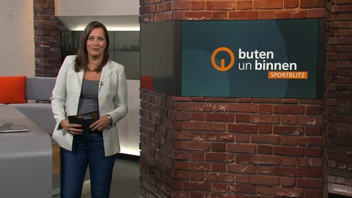 Sportblitz Moderatorin Pascale Ciesla im Studio von buten un binnen. 