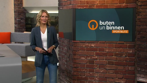 Die Reporterin Janna Betten im Studio von buten un binnen.