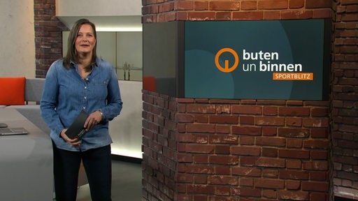 Moderatorin Pascale Ciesla im Sportblitz Studio von buten un binnen.