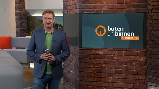 Moderator Stephan Schiffner im Sportblitz Studio von buten un binnen.