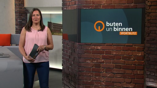 Die Moderatorin Pascale Ciesla im Studio von buten un binnen.