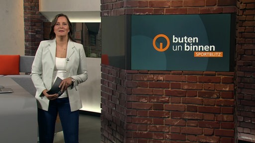 Zu sehen ist die Moderatorin Pascale Ciesla im Sportblitzstudio.