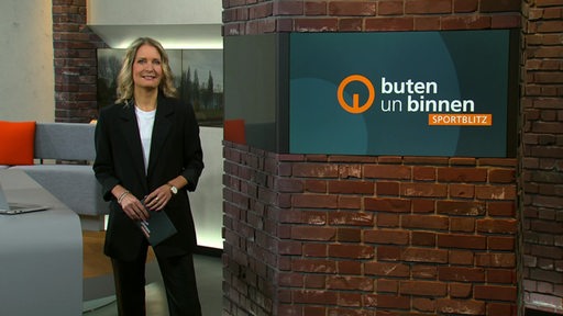 Moderatorin Janna Betten im buten un binnen Studio. 