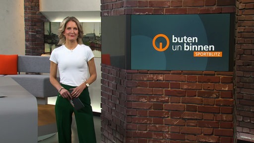 Sportblitz Moderatorin Janna Betten im buten un binnen Studio. 