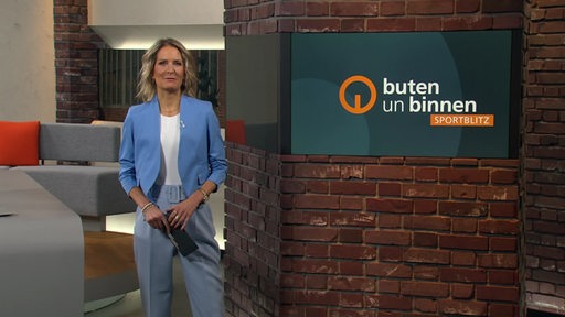 Die Moderatorin Janna Betten im Studio von buten un binnen.