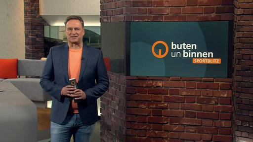 Zu sehen ist der Moderator Stephan Schiffner im Sportblitzstudio