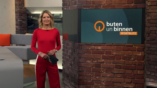 Moderatorin Janna Betten im Sportblitz Studio von buten un binnen.