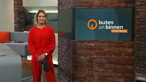 Sportblitz Moderatorin Janna Betten im buten un binnen Studio. 