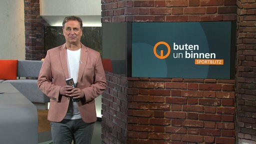 Moderator Stephan Schiffner im Sportblitz Studio von buten un binenn.