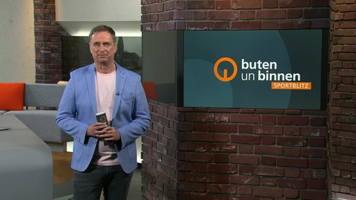 Moderator Stephan Schiffner im Sportblitz Studio von buten un binnen.