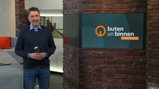 Sportblitz-Moderator Jan-Dirk Bruns im Studio