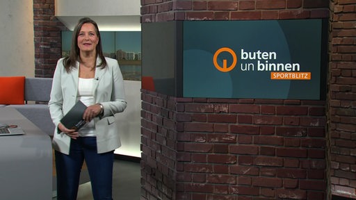 Moderatorin Pascale Ciesla im Sportblitz Studio von buten un binnen.