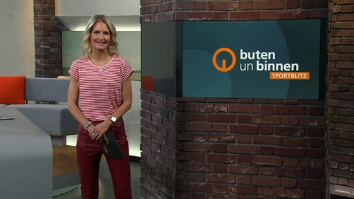 Die Modeatorin Janna Betten im Studio von buten un binnen.