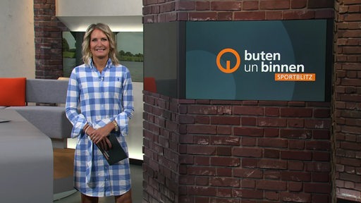 Moderatorin Janna Betten im Sportblitz Studio von buten un binnen.