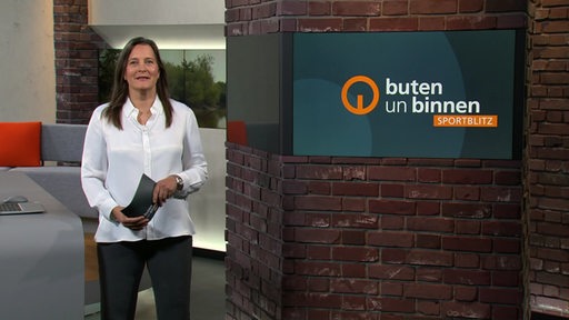 Moderatorin Pascale Ciesla im Sportblitz Studio von buten un binnen.