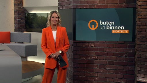 Die Sportblitz Moderatorin Janna Betten im Studio von buten un binnen