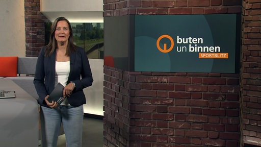 Die Moderatorin Pascale Ciesla im Studio von buten un binnen.