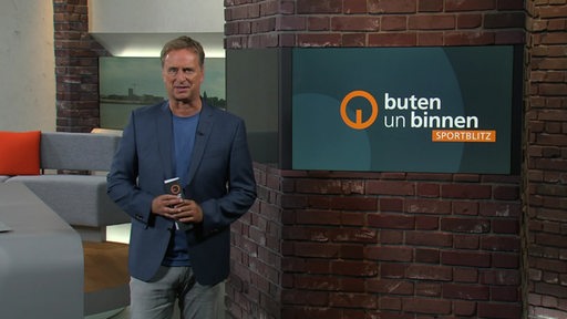 Der Moderator Stephan Schiffner im Studio von buten un binnen