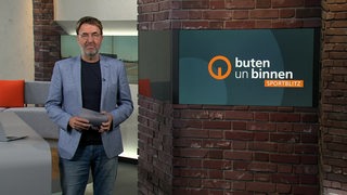 Sportblitz Moderator Jan Dirk Bruns im Studio von buten un binnen