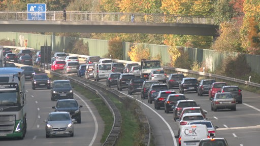 Stau auf der A27 in Bremen Nord.