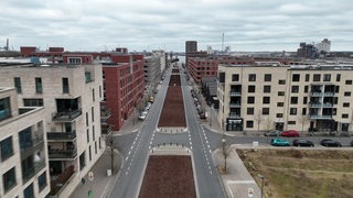 Luftbild in einer Straße der Überseestadt