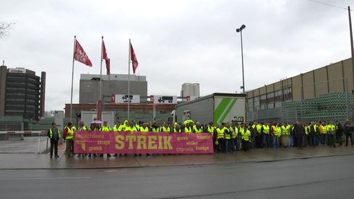 Die Mitarbeiter von Becks streiken. 