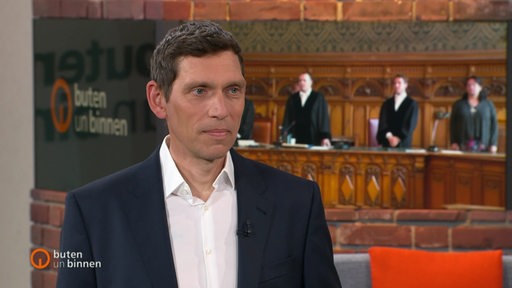 Der Reporter Hauke Hirsinger zu Gast im Studio von buten un binnen.