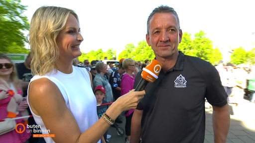 Thomas Popiesch im Gespräch mit Moderatorin Janna Betten