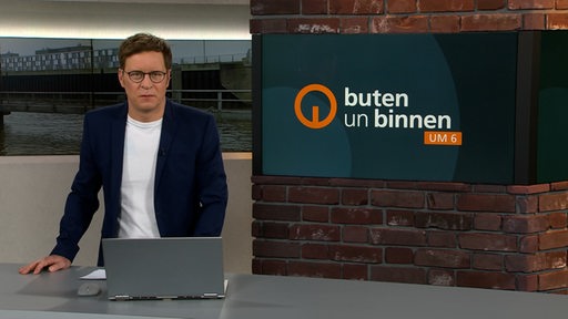 Moderator Felix Krömer im buten un binnen Studio. 