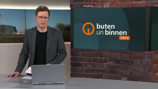 Moderator Felix Krömer im buten un binnen Studio. 