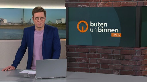 Moderator Felix Krömer im buten un binnen Studio. 