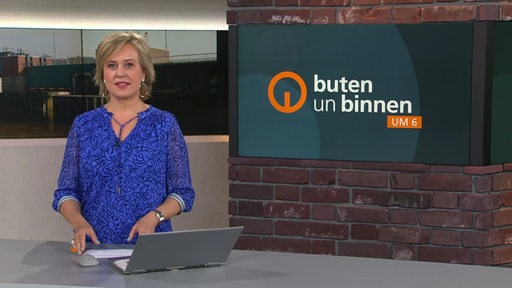 Die Moderatorin Kirsten Rademacher im Studio von buten un binnen.