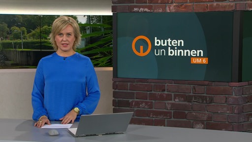 Moderatorin Kirsten Rademacher im Studio von buten un binnen.