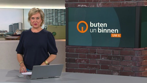 Die Moderatorin Kirsten Rademacher im Studio von buten un binnen.