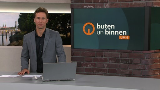 János Kereszti im Studio von buten un binnen.