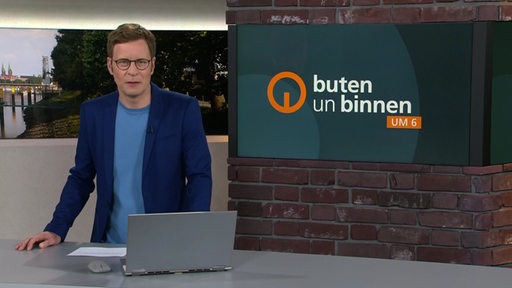 Moderator Felix Krömer im buten un binnen Studio. 