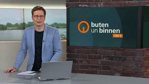 Moderator Felix Krömer im buten un binnen Studio. 