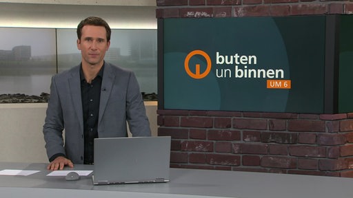 János Kereszti im Studio von buten un binnen.