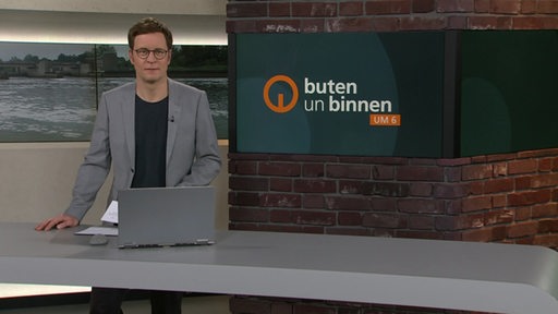 Moderator Felix Krömer im buten un binnen Studio. 