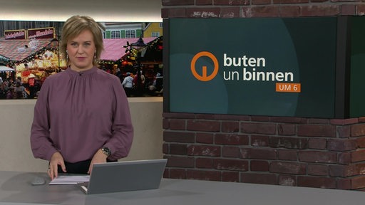 Moderatorin Kirsten Rademacher im Studio von buten un binnen.